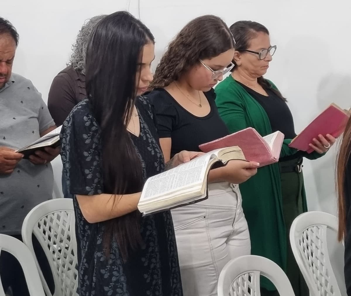 Interior da igreja durante culto